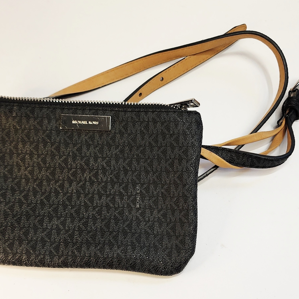NEW Michael Kors Black Leather Signature Logo Fanny Pack Size Medium